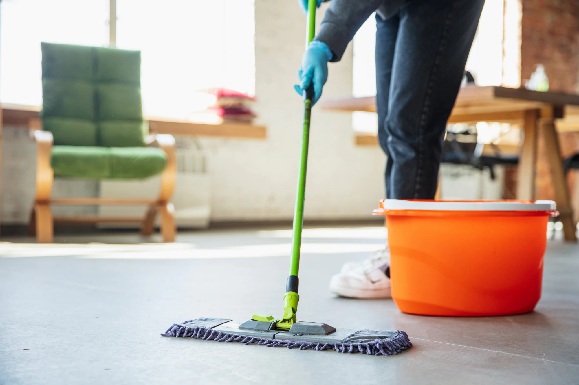 move out cleaning checklist living room dusting and vacuuming